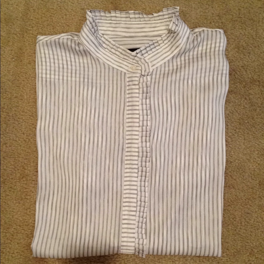 BANANA REPUBLIC BLACK/WHITE RUFFLE FRONT BLOUSE XL